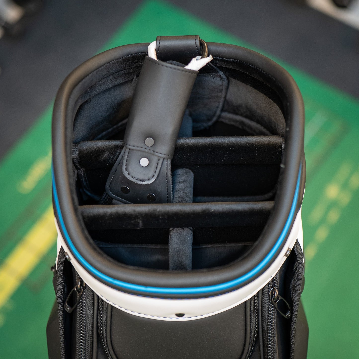 NEW TaylorMade 2021 SIM2 Tour Staff Bag