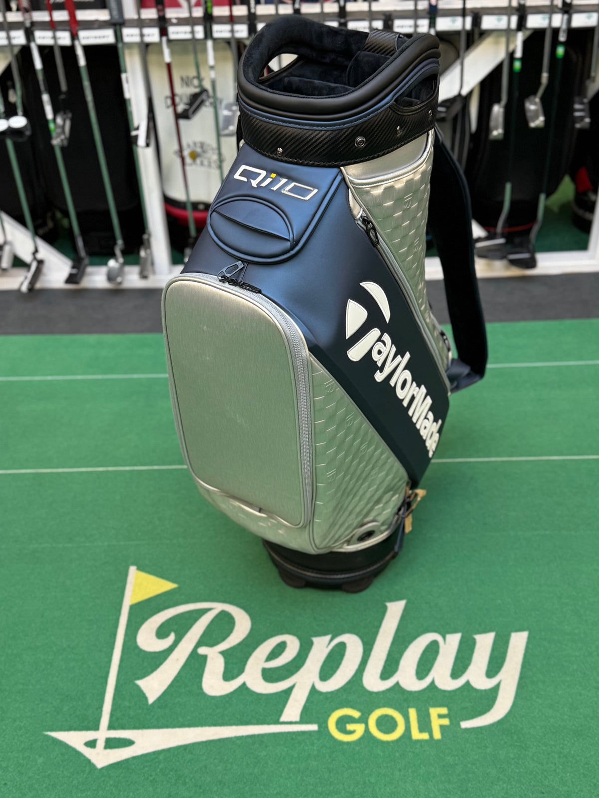 NEW TaylorMade QI10 Tour Staff Bag