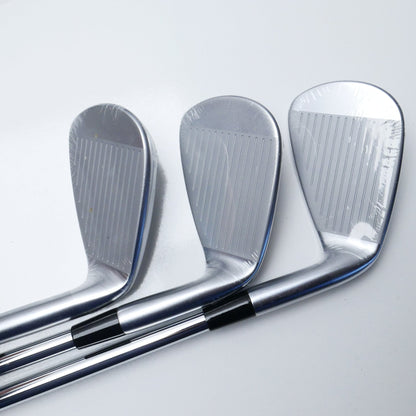 NEW Mizuno JPX 923 Forged Iron Set / 5 - PW / Regular Flex / Left-Handed