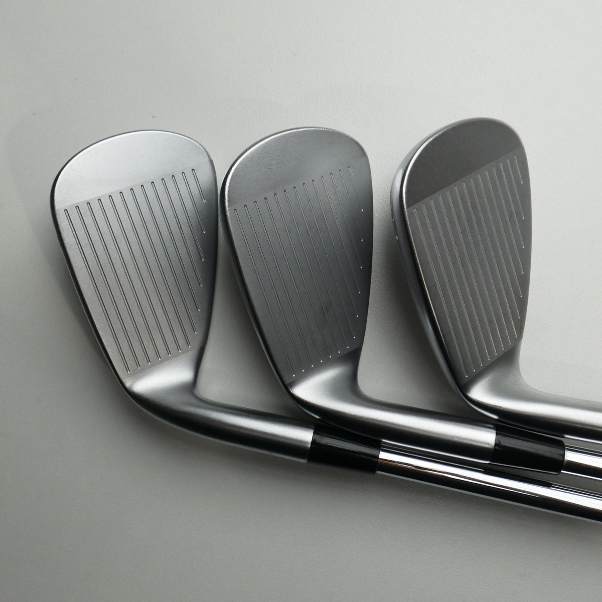 Used Mizuno JPX 923 Hot Metal Iron Set / 5 - PW / Stiff Flex